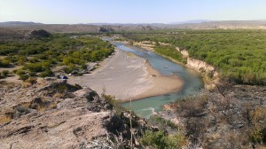 Rio Grande River divides Mexico on the left from US on the right