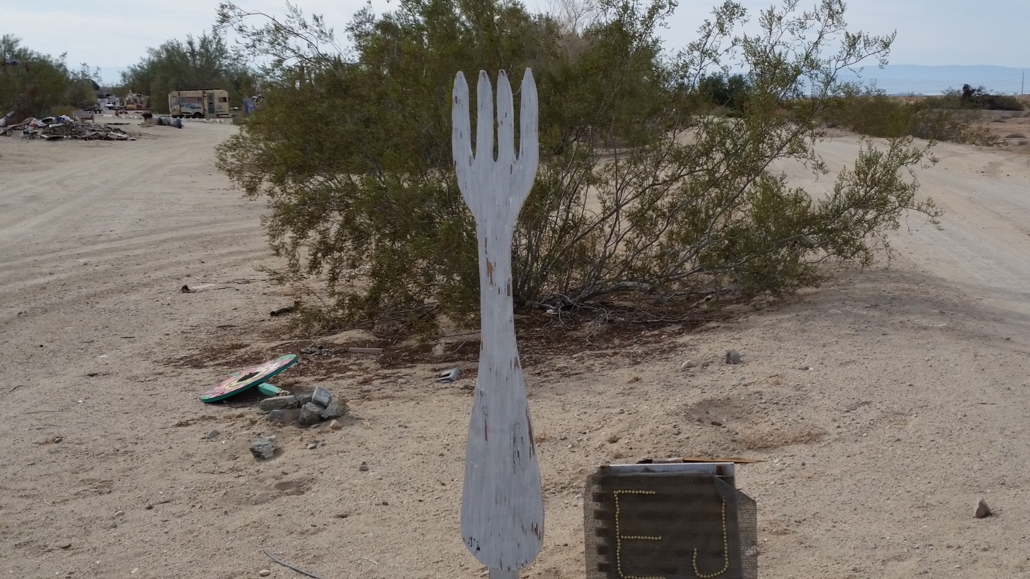 2017-12-23 Slab City Fork in the Road 12.09.48